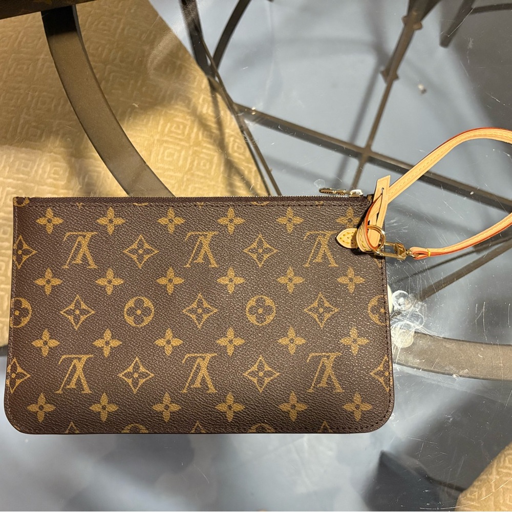 Louis Vuitton Signature Tote with Pouch Included - Picture 3 of 9